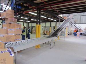 Incline Decline Slider Belt Conveyor